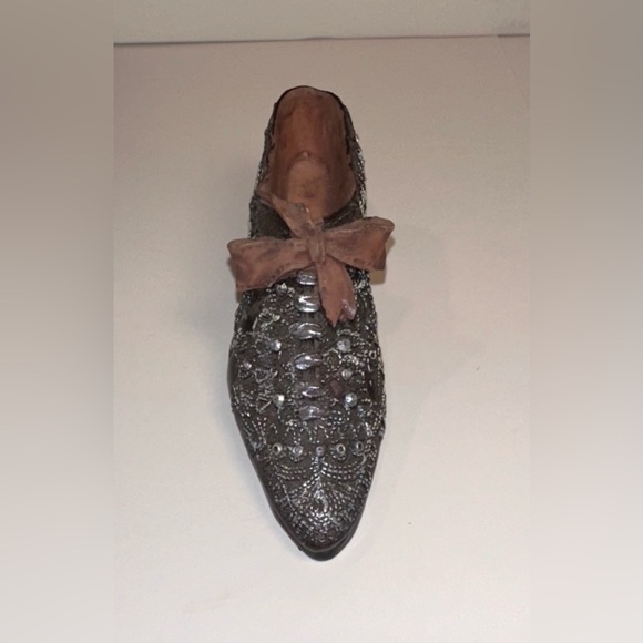 Just the right show vintage miniature shoe. My Treasure. No box - Picture 2 of 8